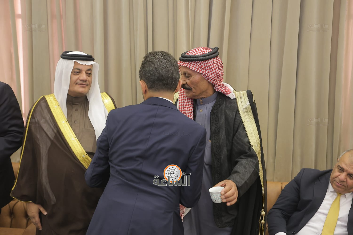 Madar Al-Saa Images 0.8120388177554009