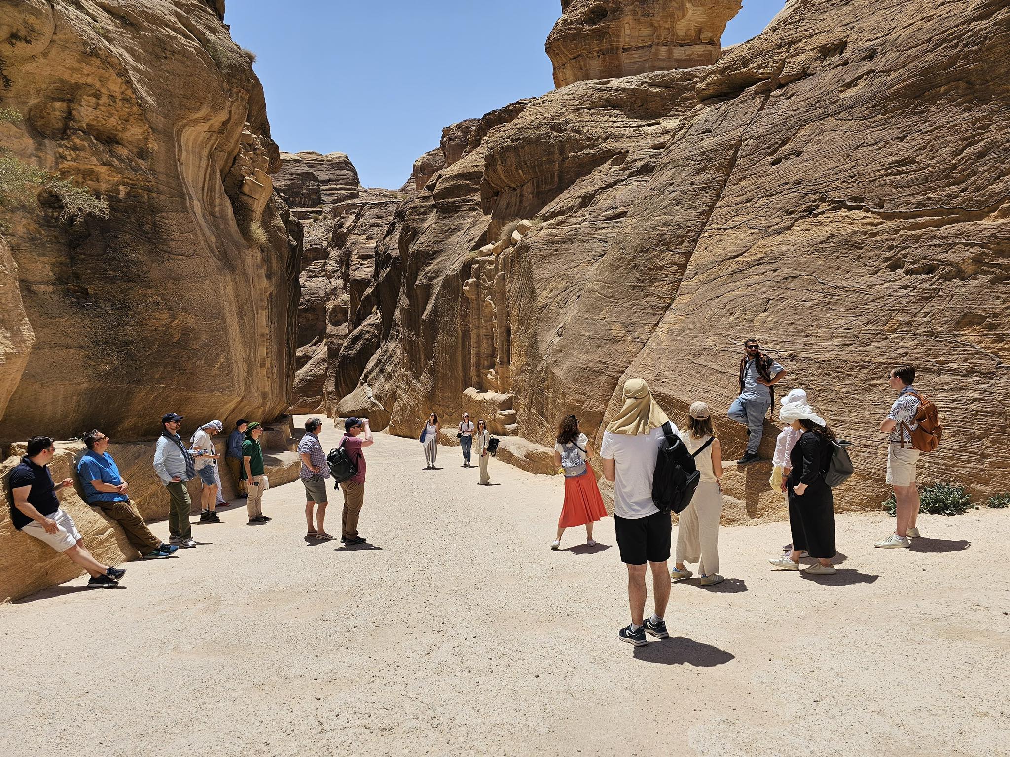 Madar Al-Saa Images 0.07677473169943072