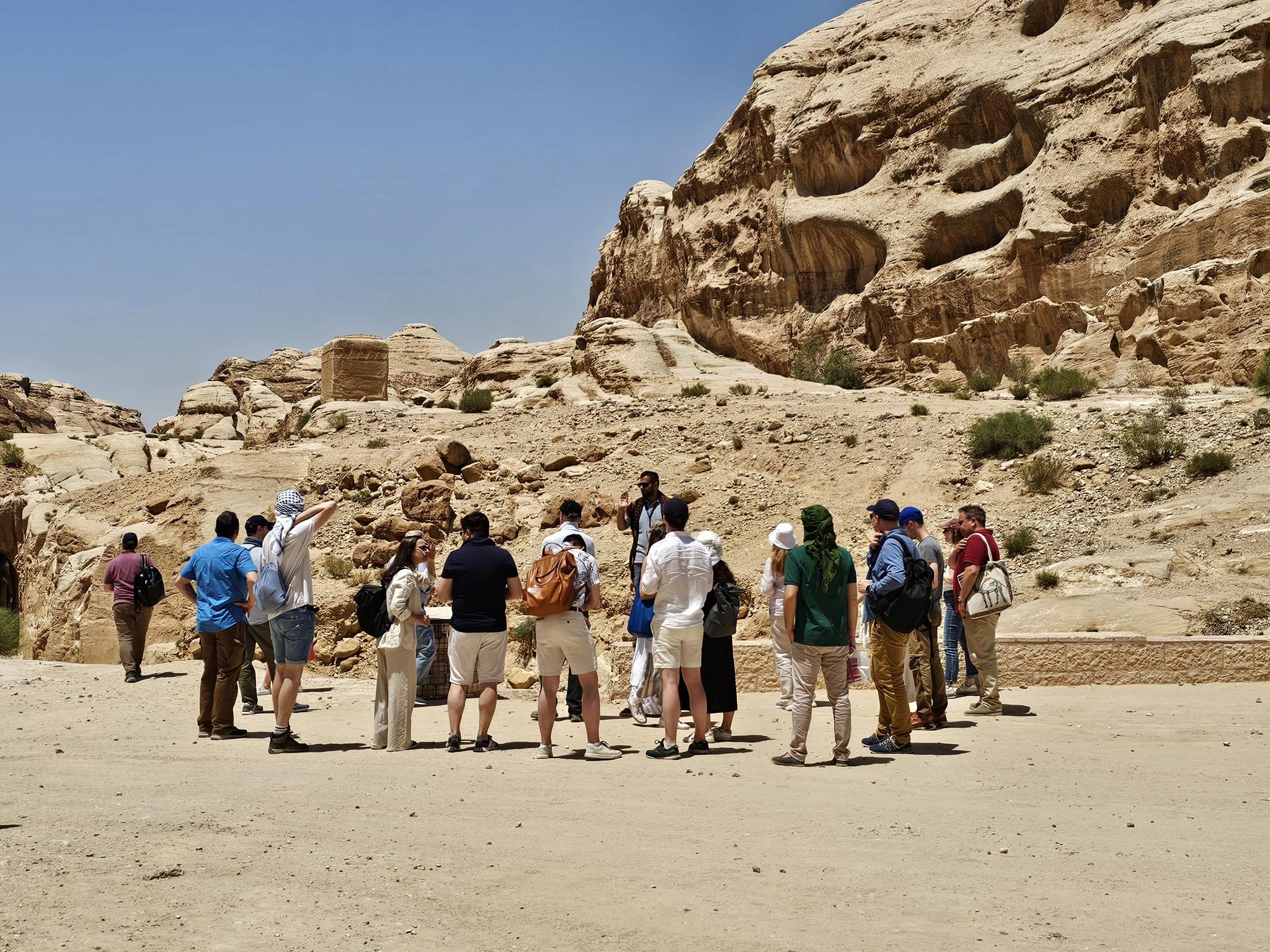 Madar Al-Saa Images 0.9128894991763357