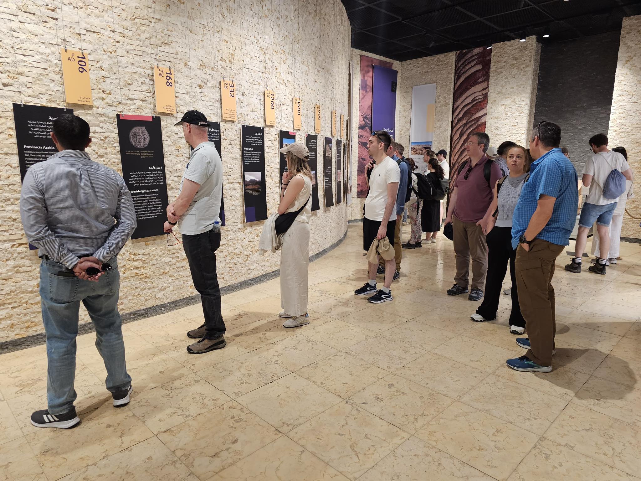 Madar Al-Saa Images 0.327604383991851