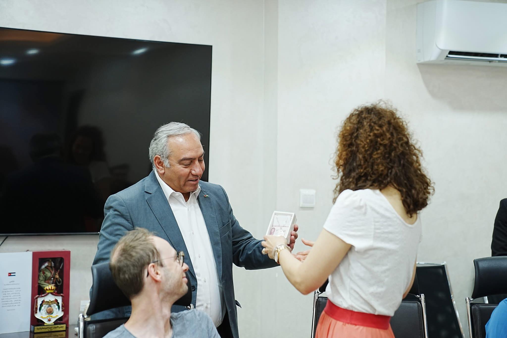 Madar Al-Saa Images 0.7580801152725345