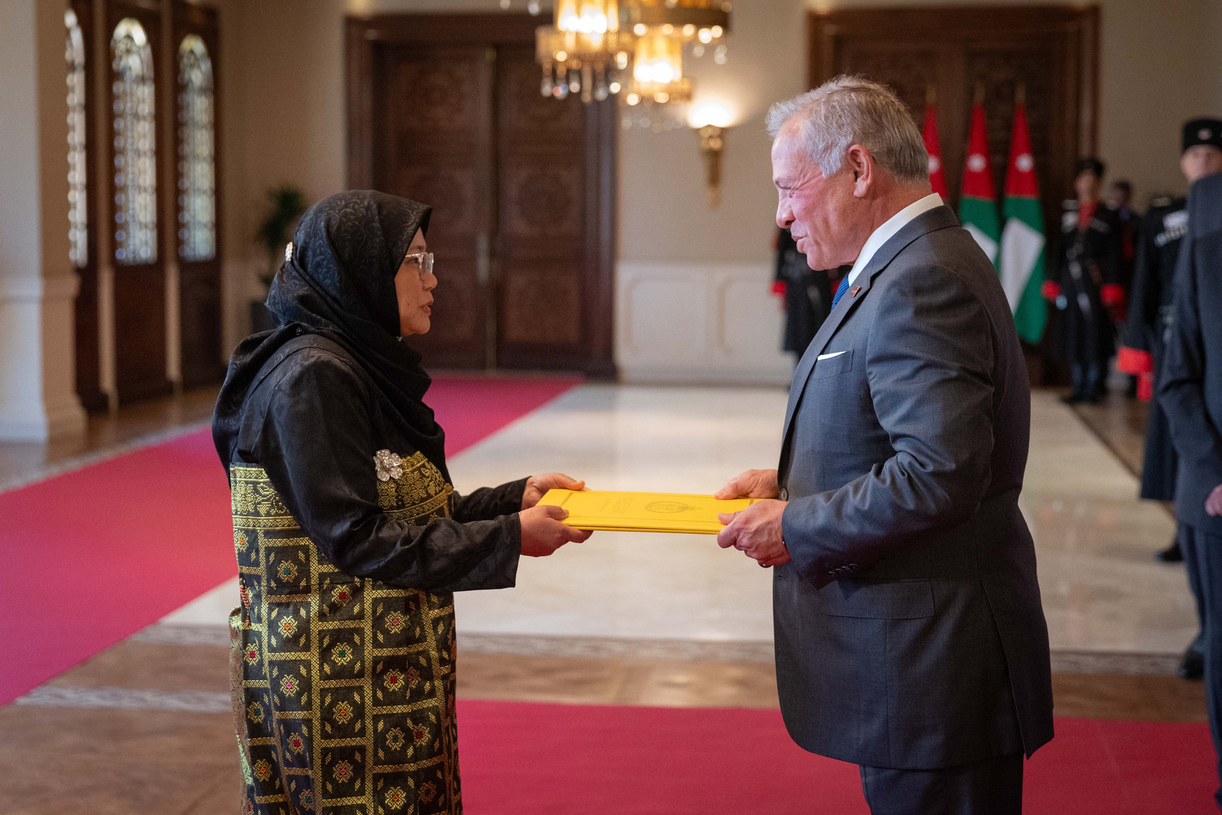 Madar Al-Saa Images 0.9373686702009899