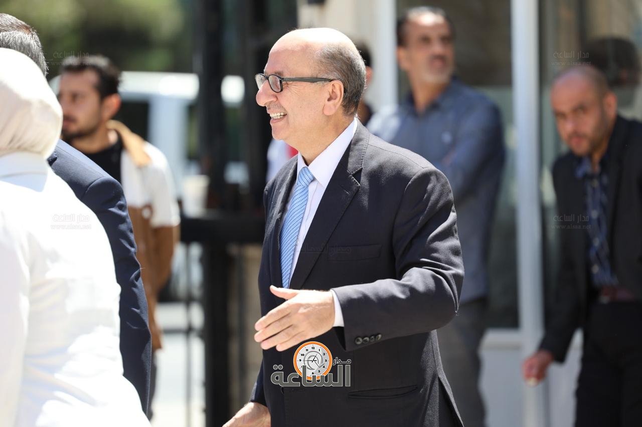 Madar Al-Saa Images 0.6456790120608571