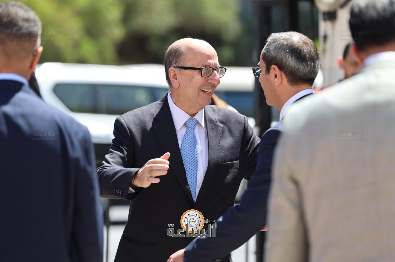 Madar Al-Saa Images 0.4545907000820705