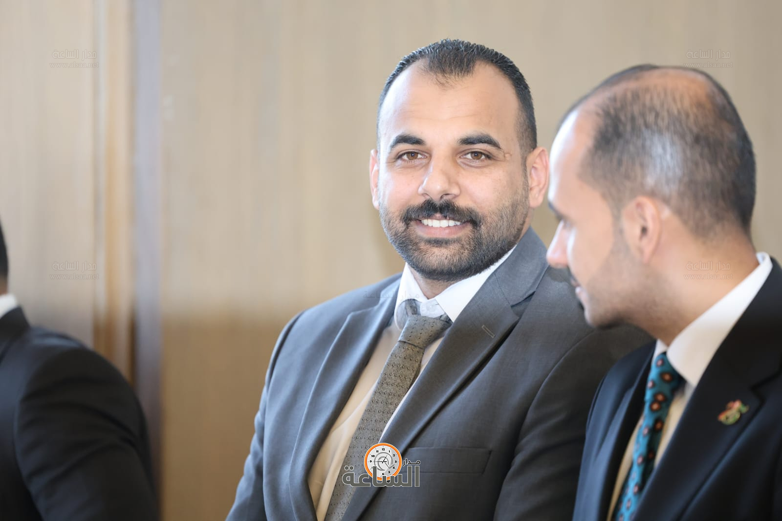 Madar Al-Saa Images 0.22553346261229357