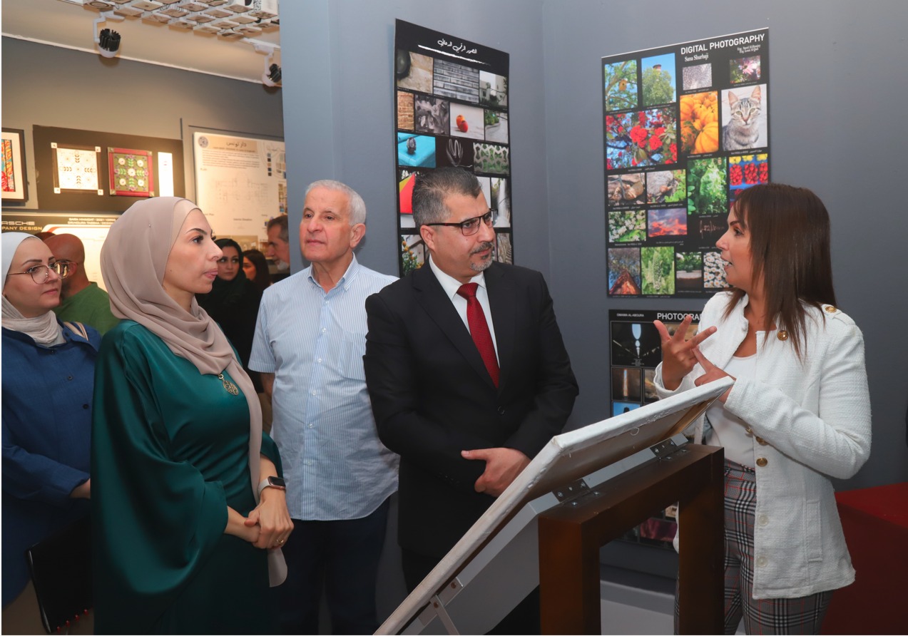 Madar Al-Saa Images 0.36422982581151664