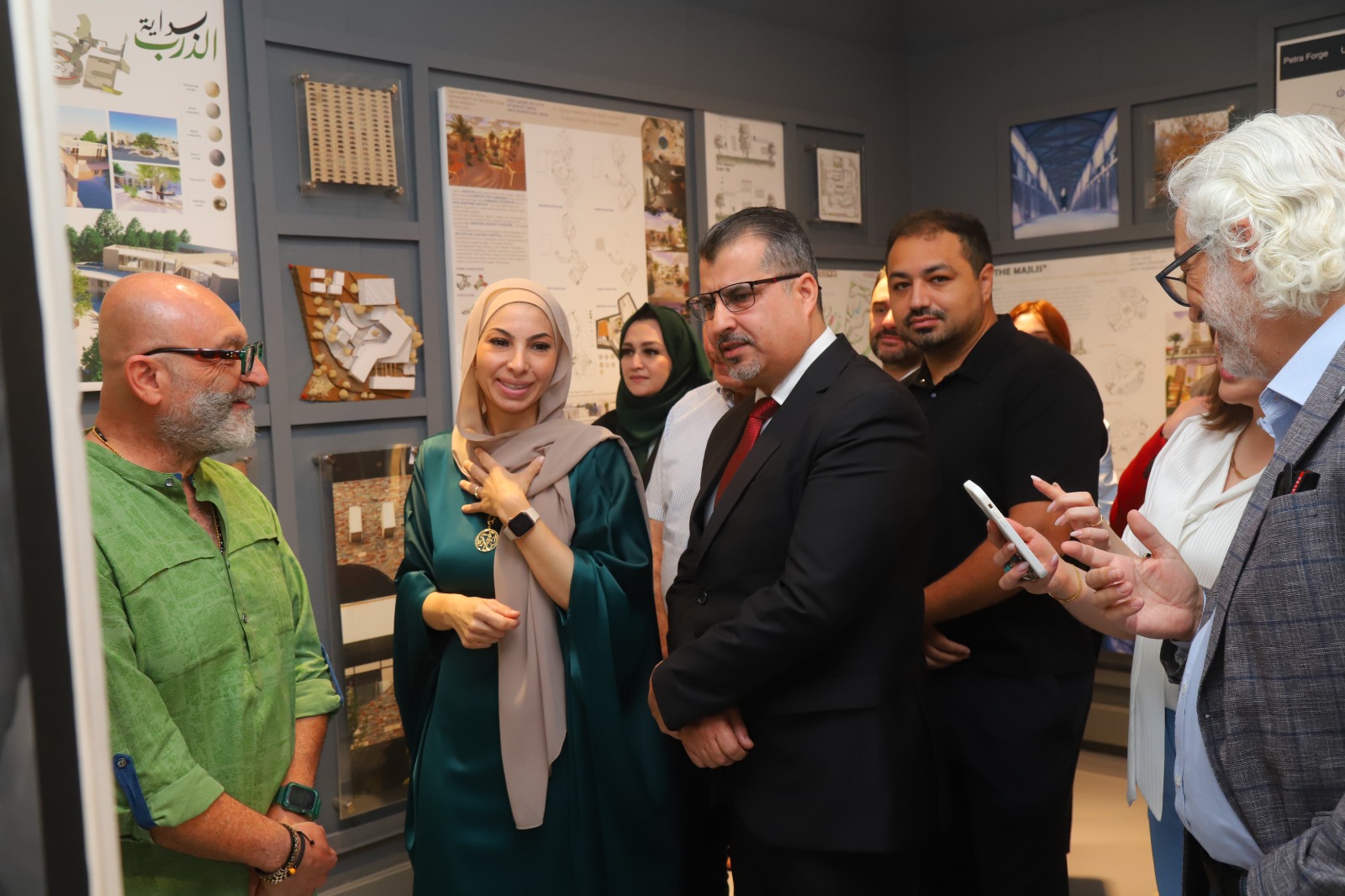 Madar Al-Saa Images 0.6037601876388425