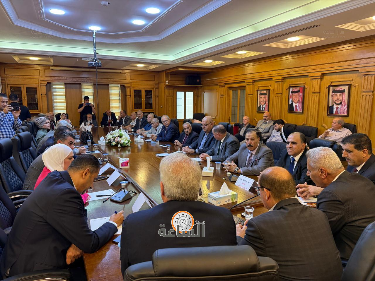 Madar Al-Saa Images 0.9819929512431976