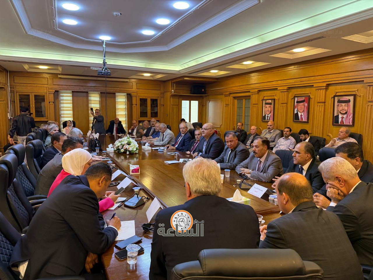 Madar Al-Saa Images 0.396156639042774