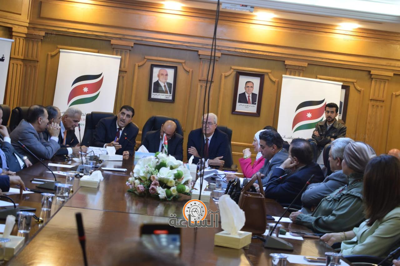 Madar Al-Saa Images 0.06547716133383663