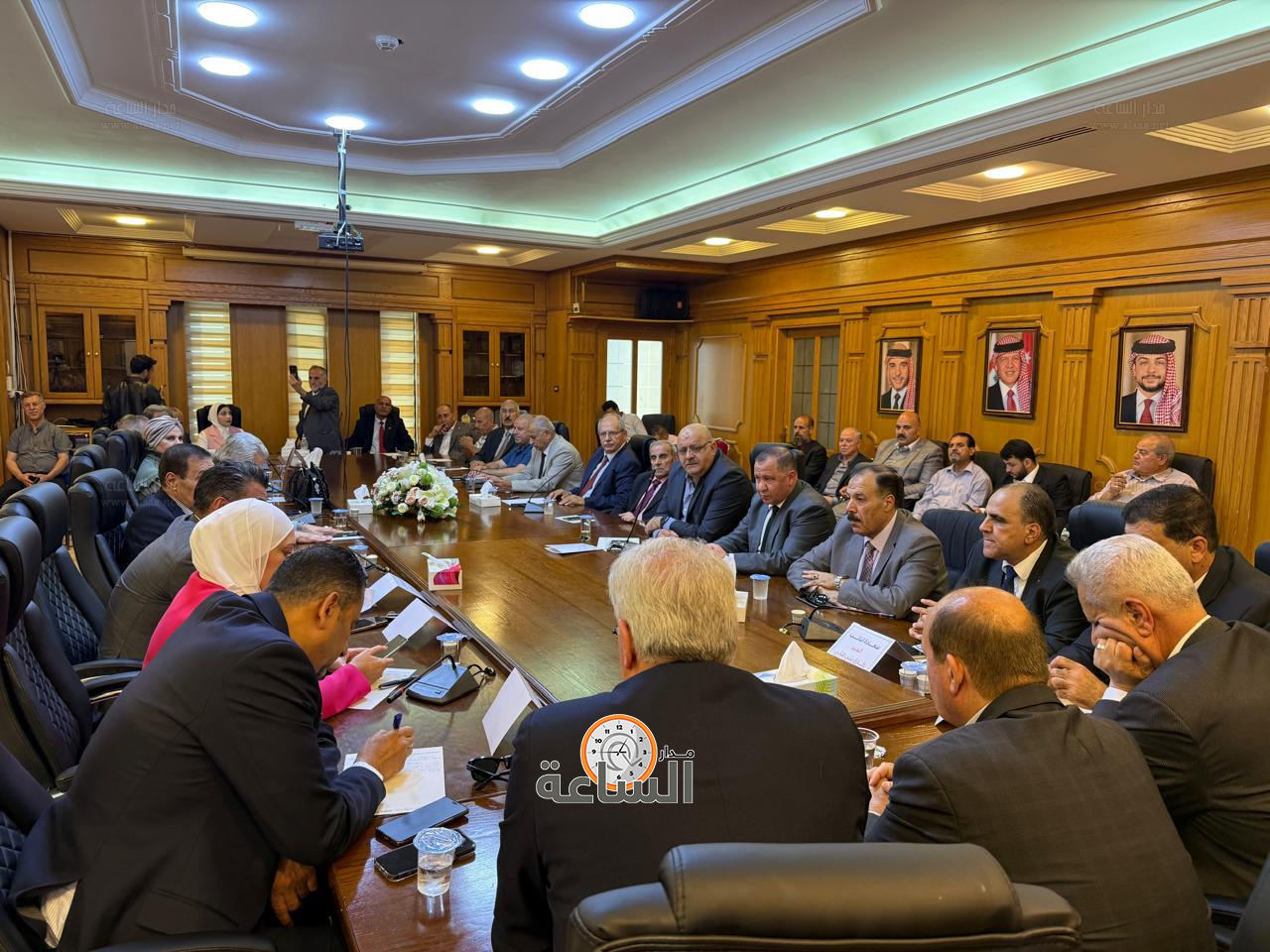 Madar Al-Saa Images 0.5296009430436134