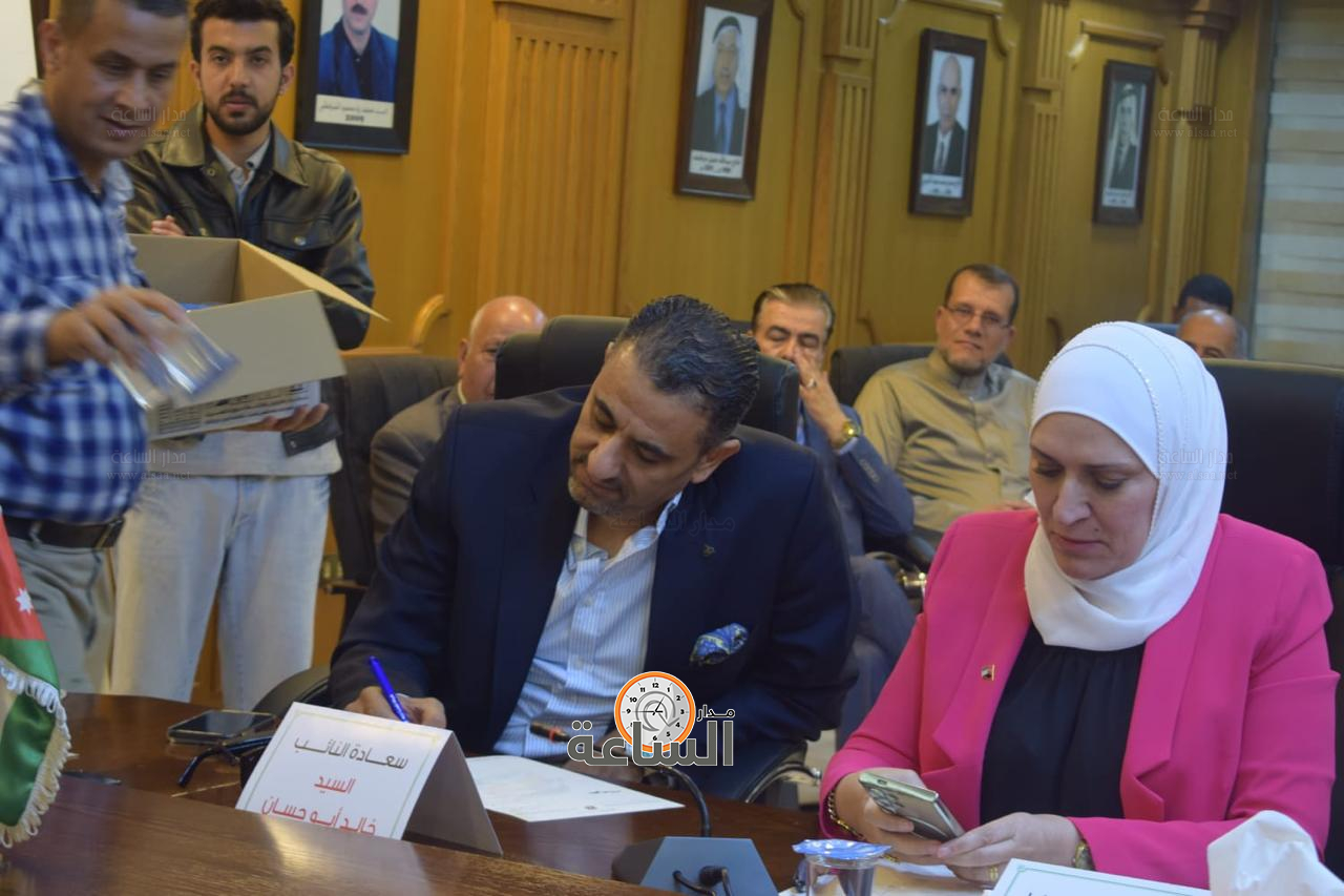 Madar Al-Saa Images 0.10750091981168497