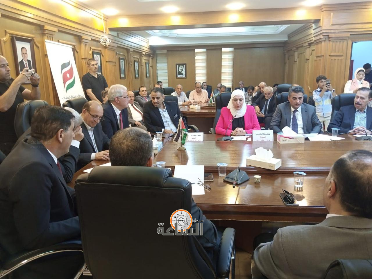 Madar Al-Saa Images 0.8787079375058415