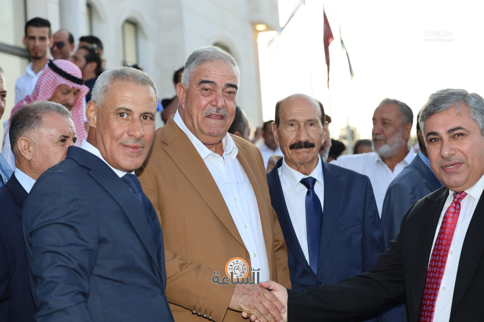 Madar Al-Saa Images 0.49627370254286507