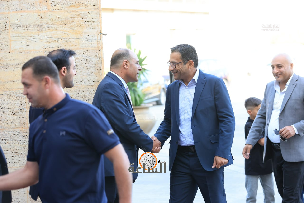 Madar Al-Saa Images 0.865243905847821