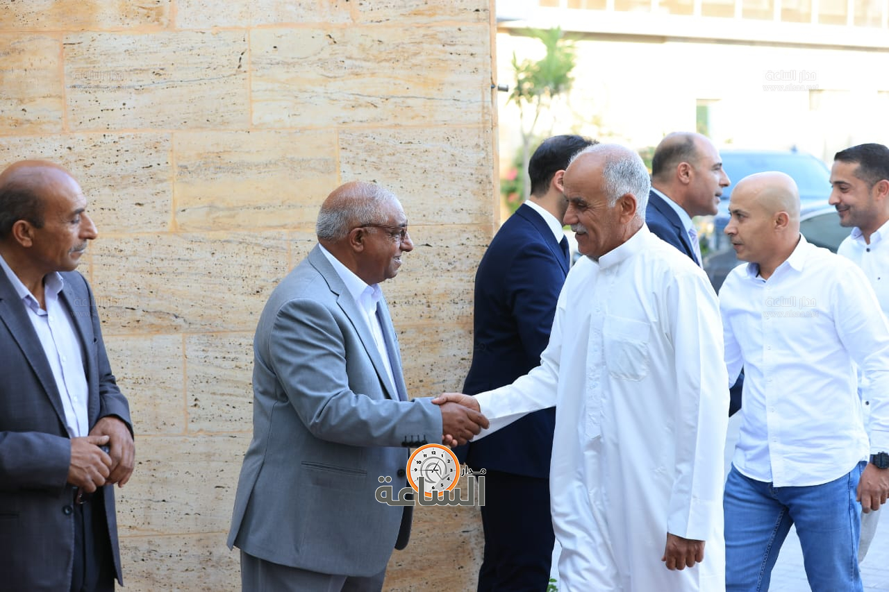 Madar Al-Saa Images 0.7041720528423521