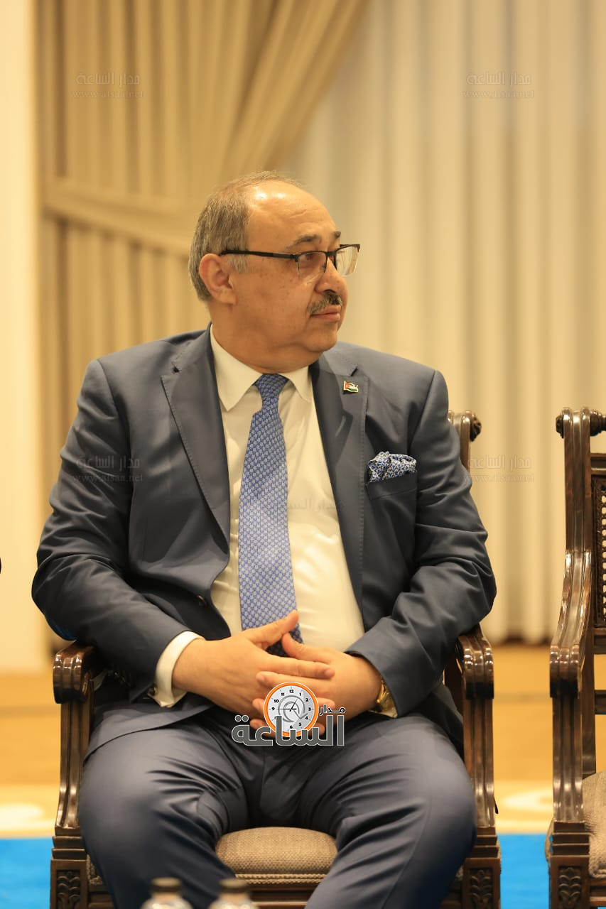 الوزير الاسبق صخر دوديين