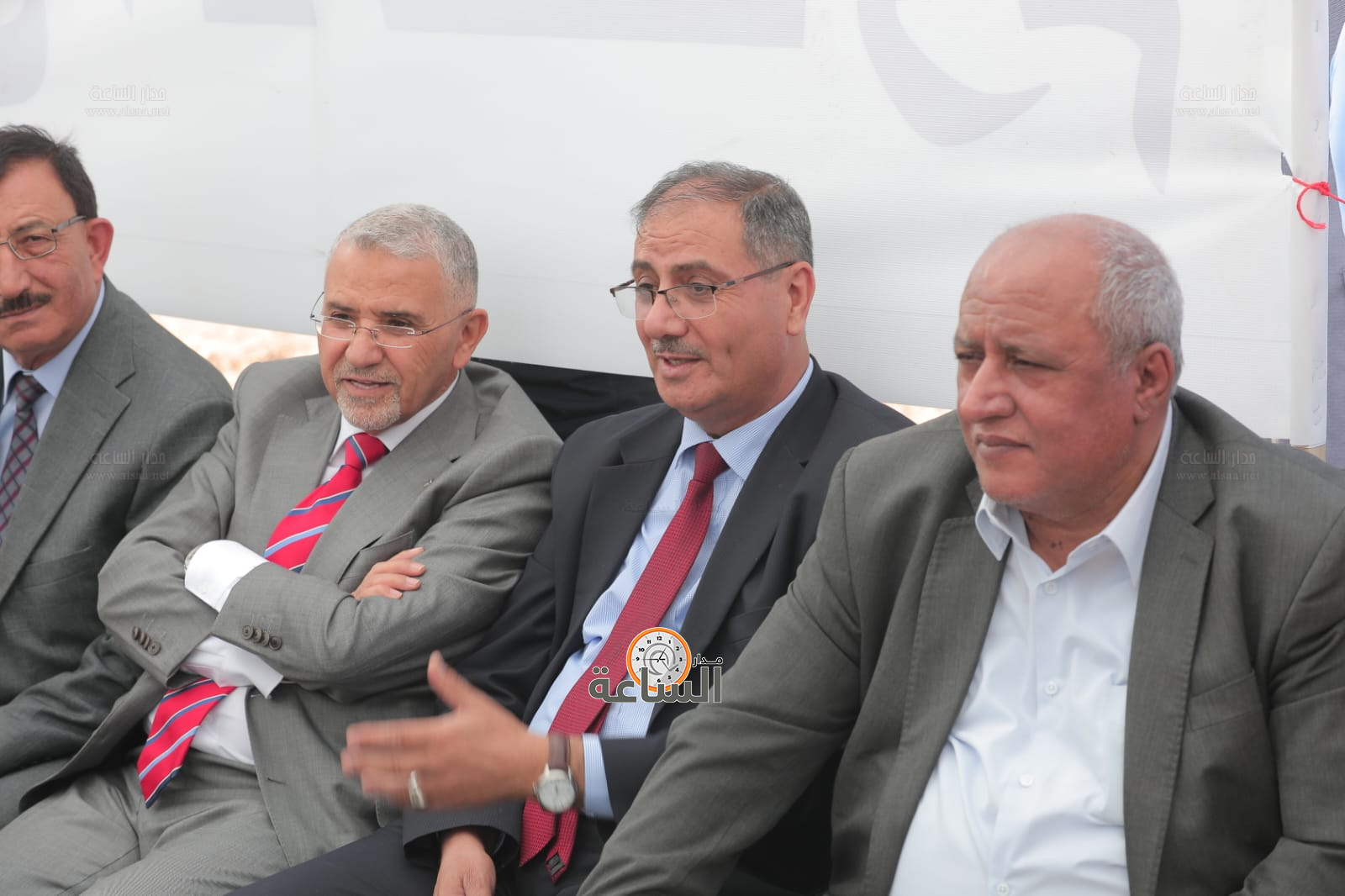 Madar Al-Saa Images 0.7742049372696879