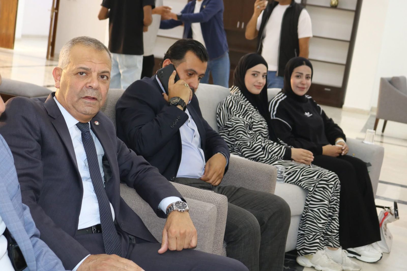 Madar Al-Saa Images 0.6217372391201529