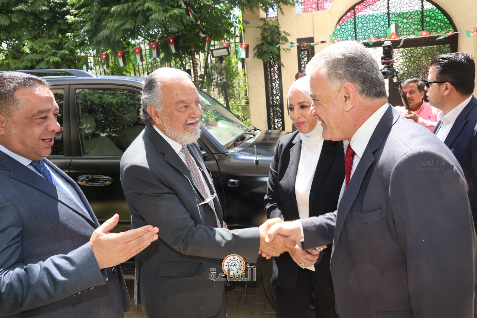 Madar Al-Saa Images 0.17347179137855306