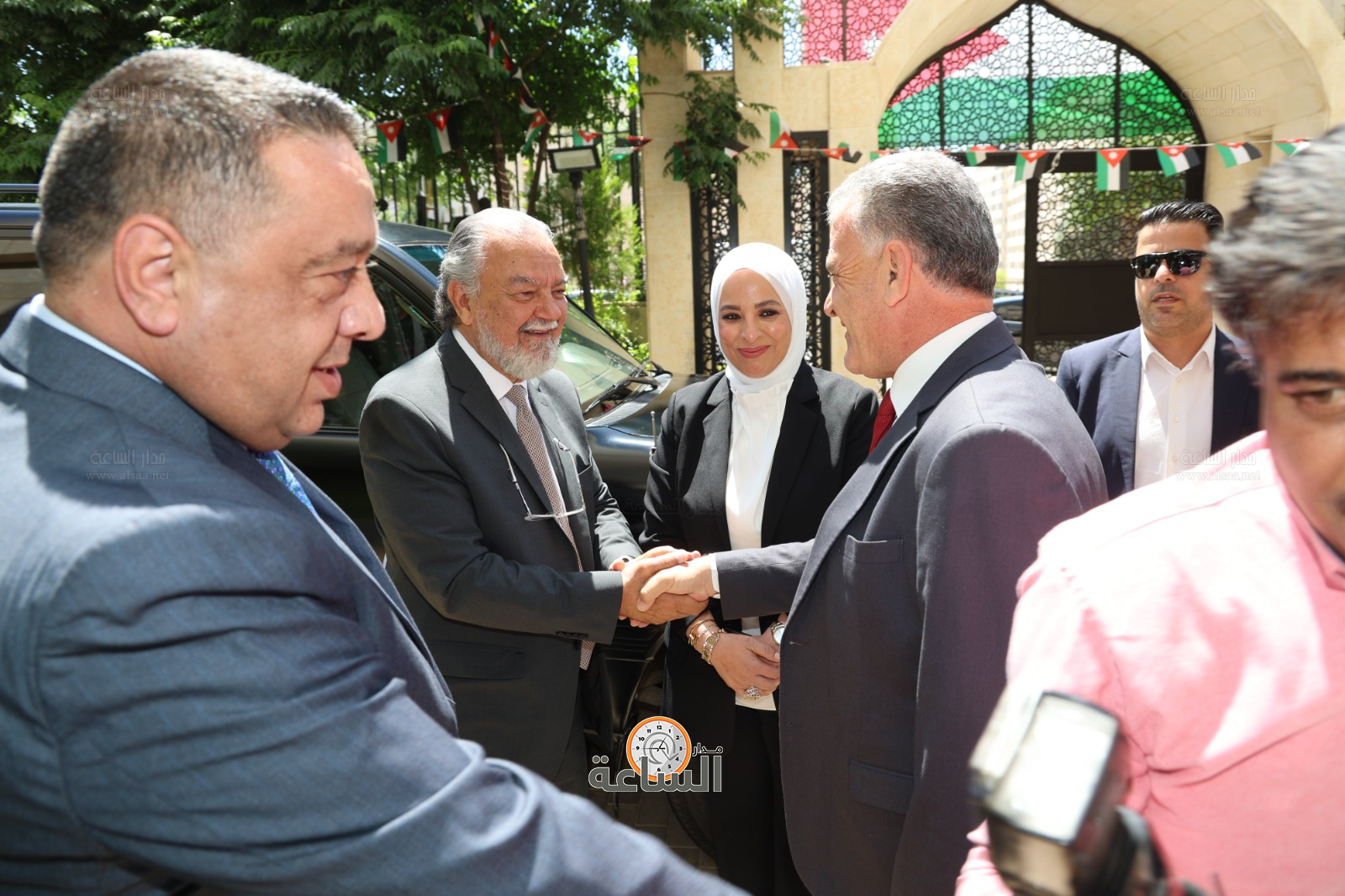 Madar Al-Saa Images 0.9346823278162242