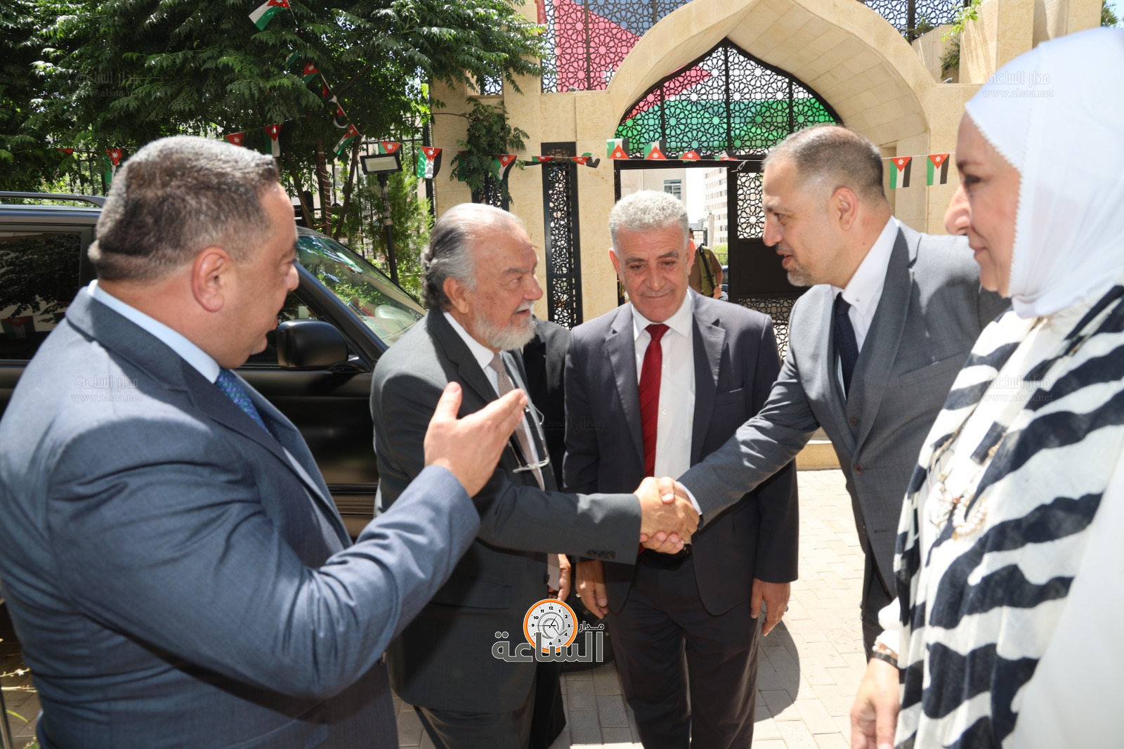 Madar Al-Saa Images 0.47840624552186506