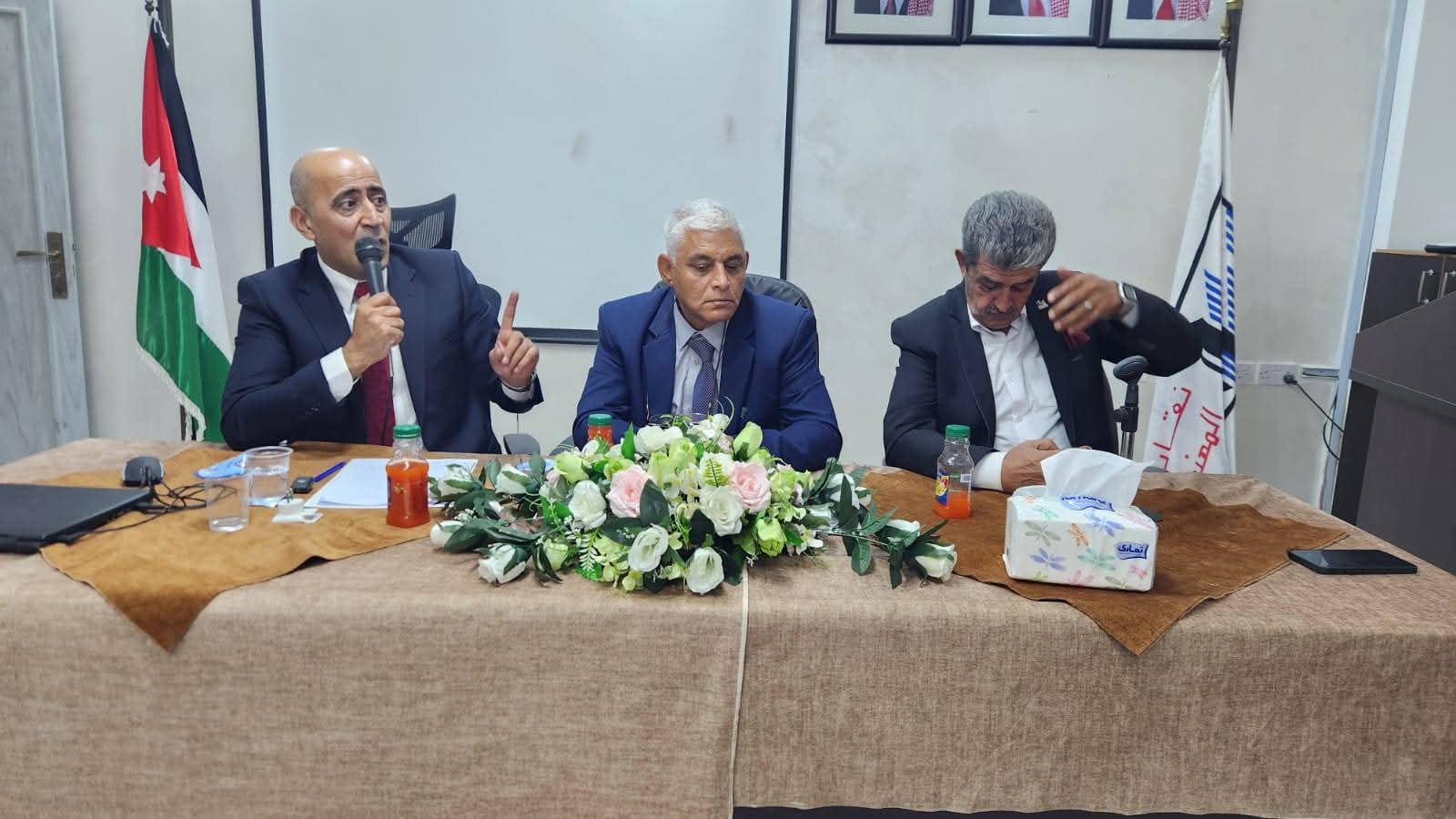 Madar Al-Saa Images 0.36393811961113653