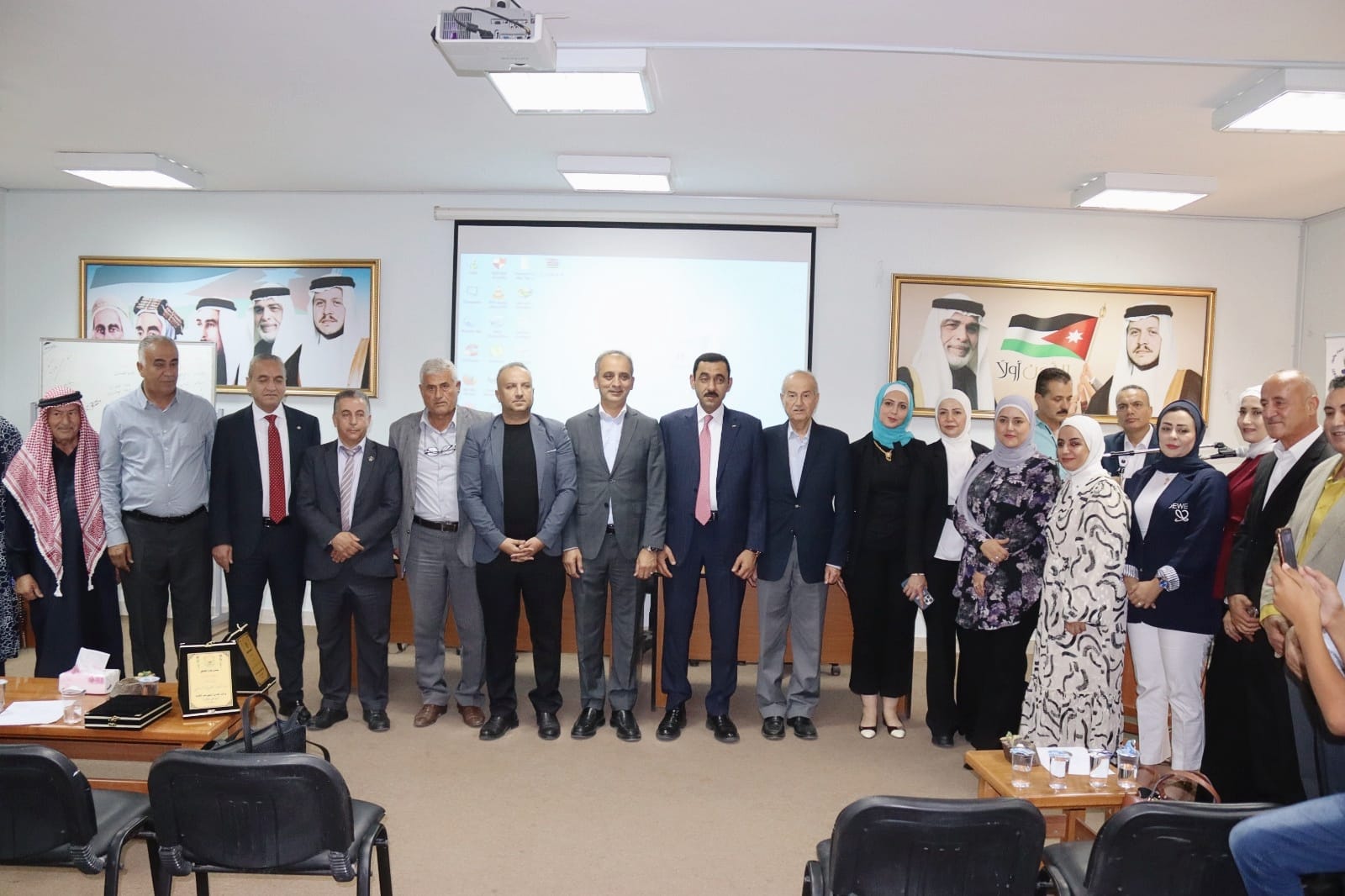 Madar Al-Saa Images 0.33414296601323856