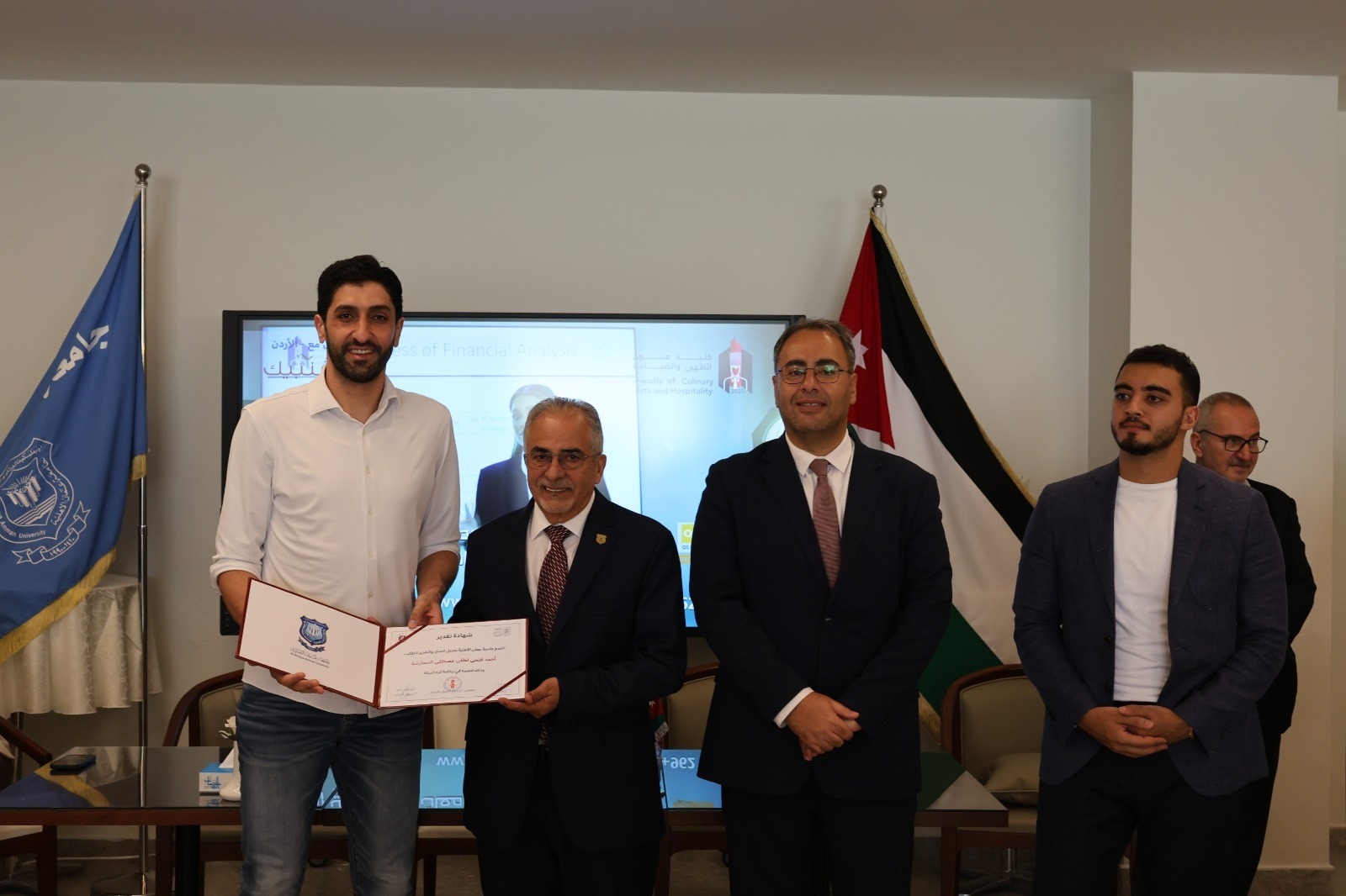 Madar Al-Saa Images 0.38747200220851674