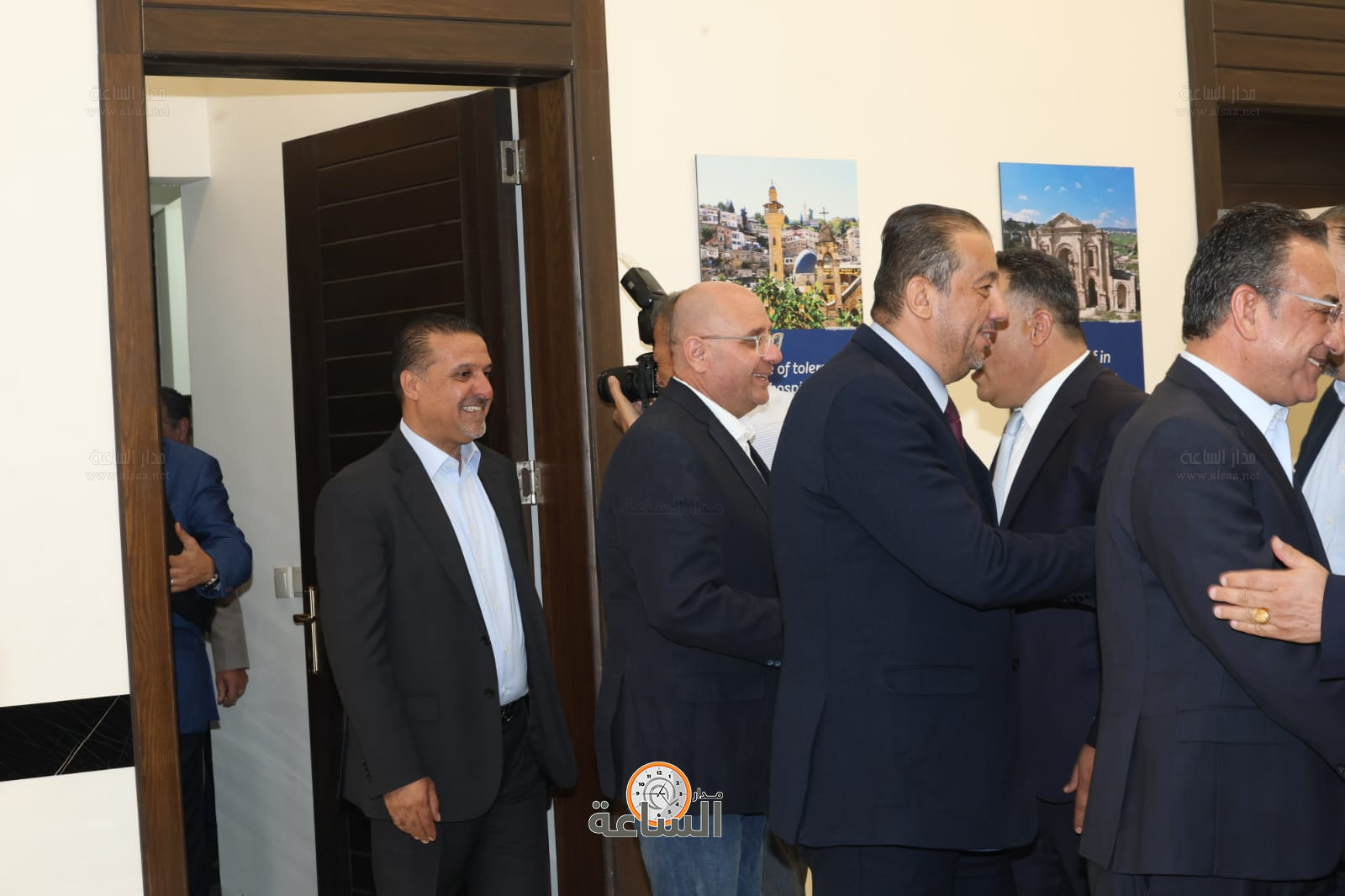 Madar Al-Saa Images 0.854495812572753