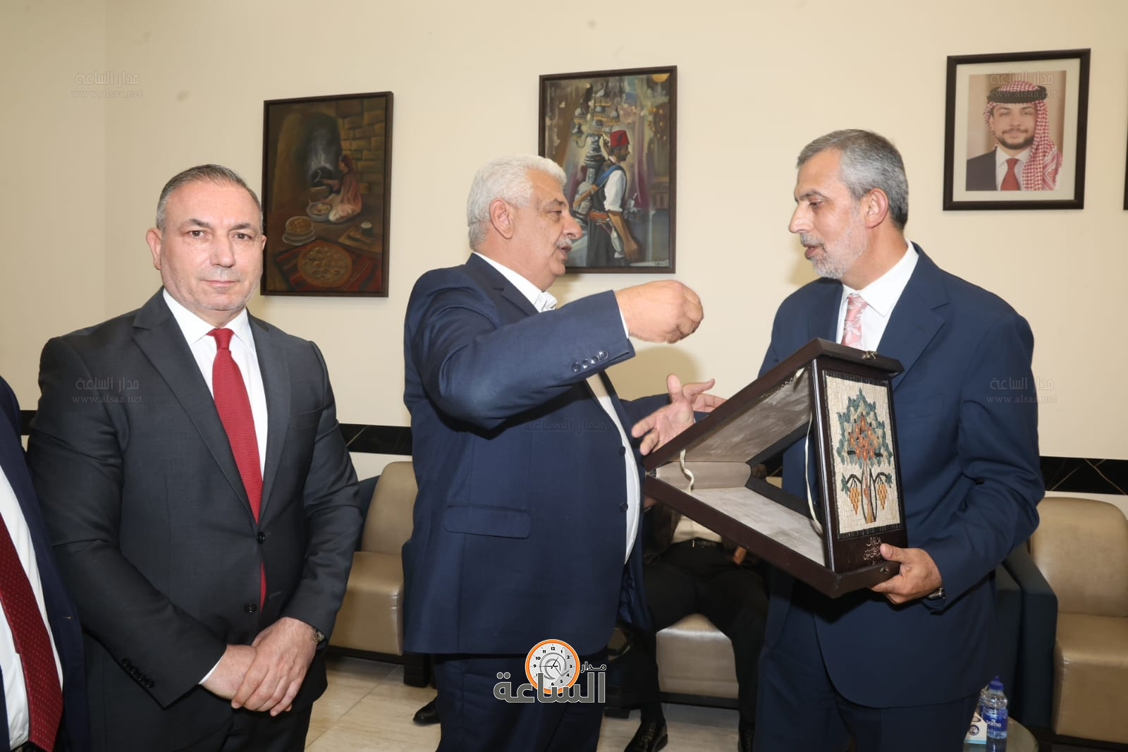 Madar Al-Saa Images 0.1564546011448189