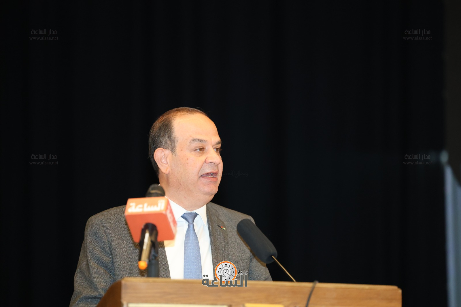 Madar Al-Saa Images 0.571342579301635