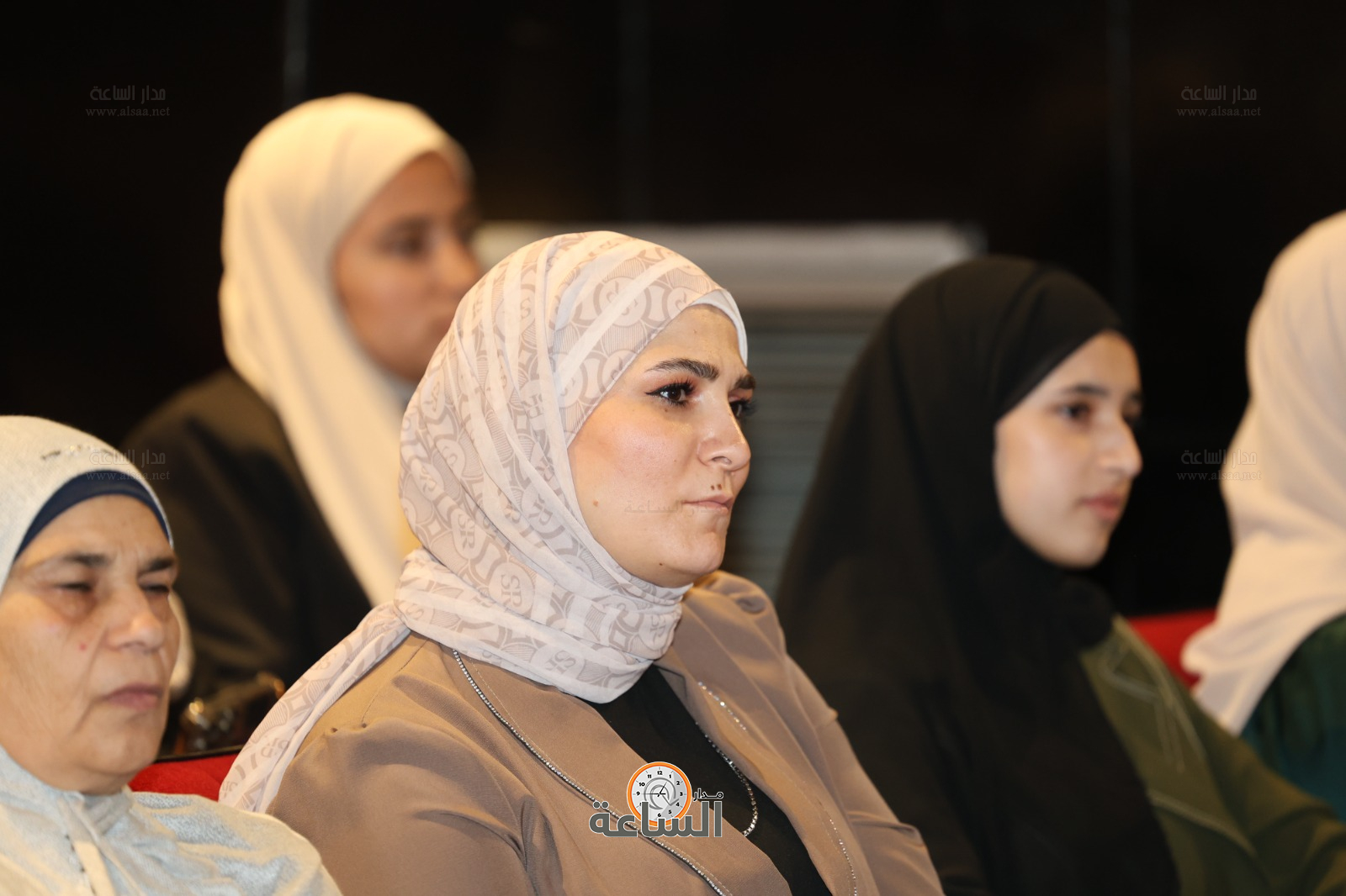 Madar Al-Saa Images 0.7823355084040471