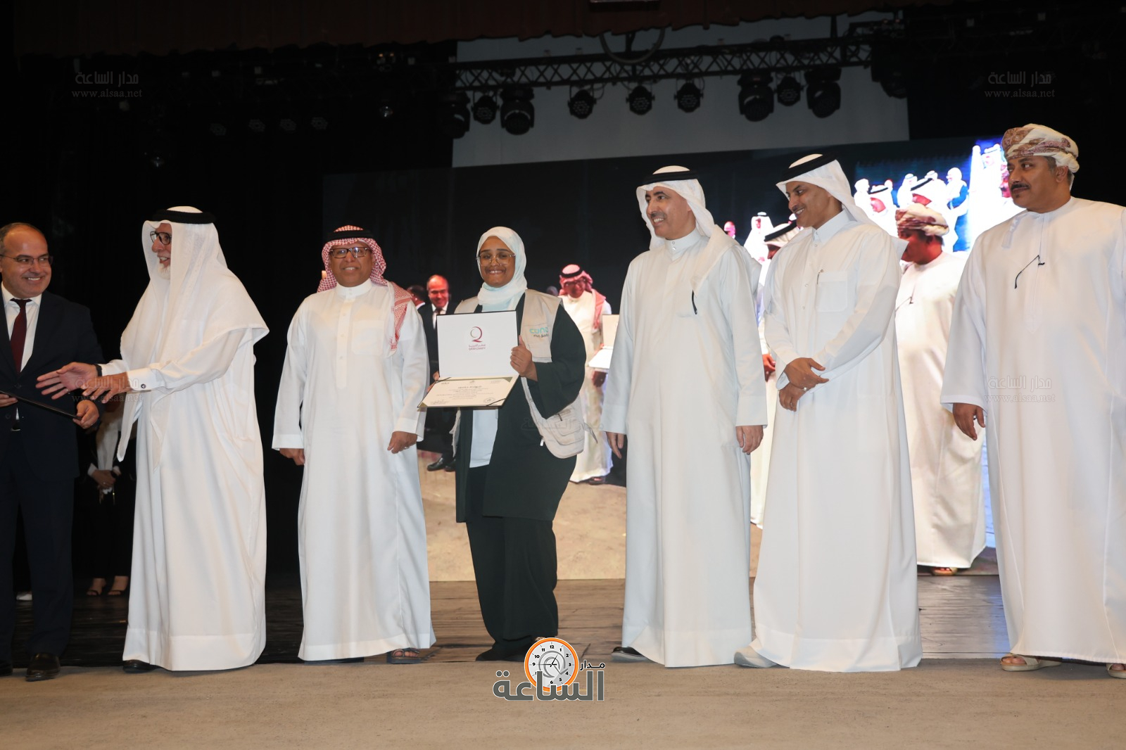 Madar Al-Saa Images 0.3508392442893482