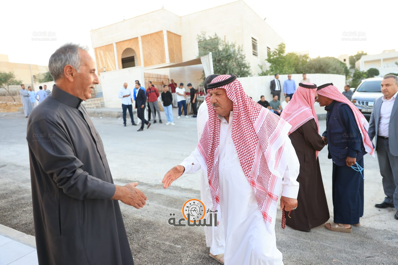 Madar Al-Saa Images 0.4102815336908101