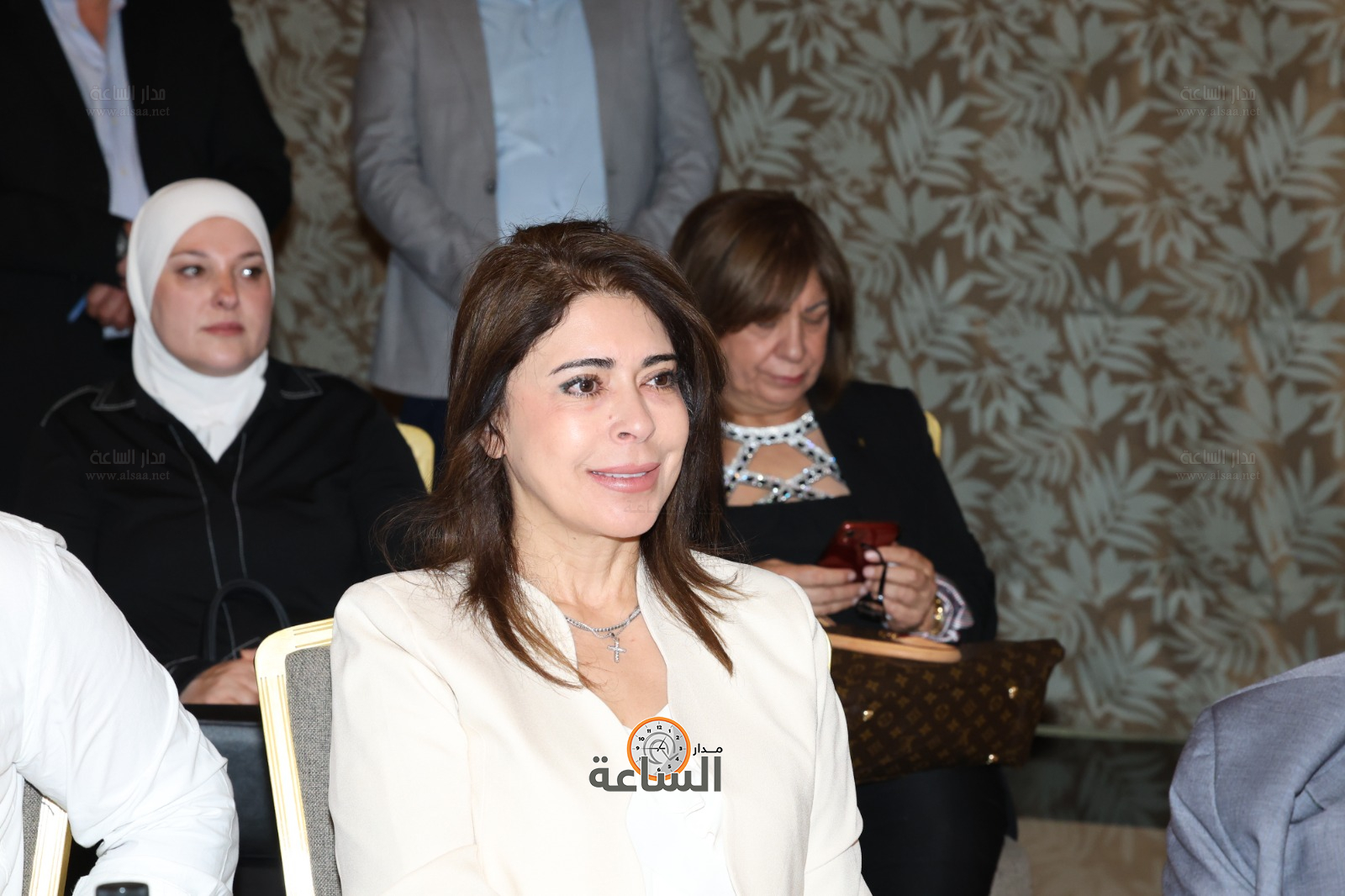 Madar Al-Saa Images 0.47917341189839