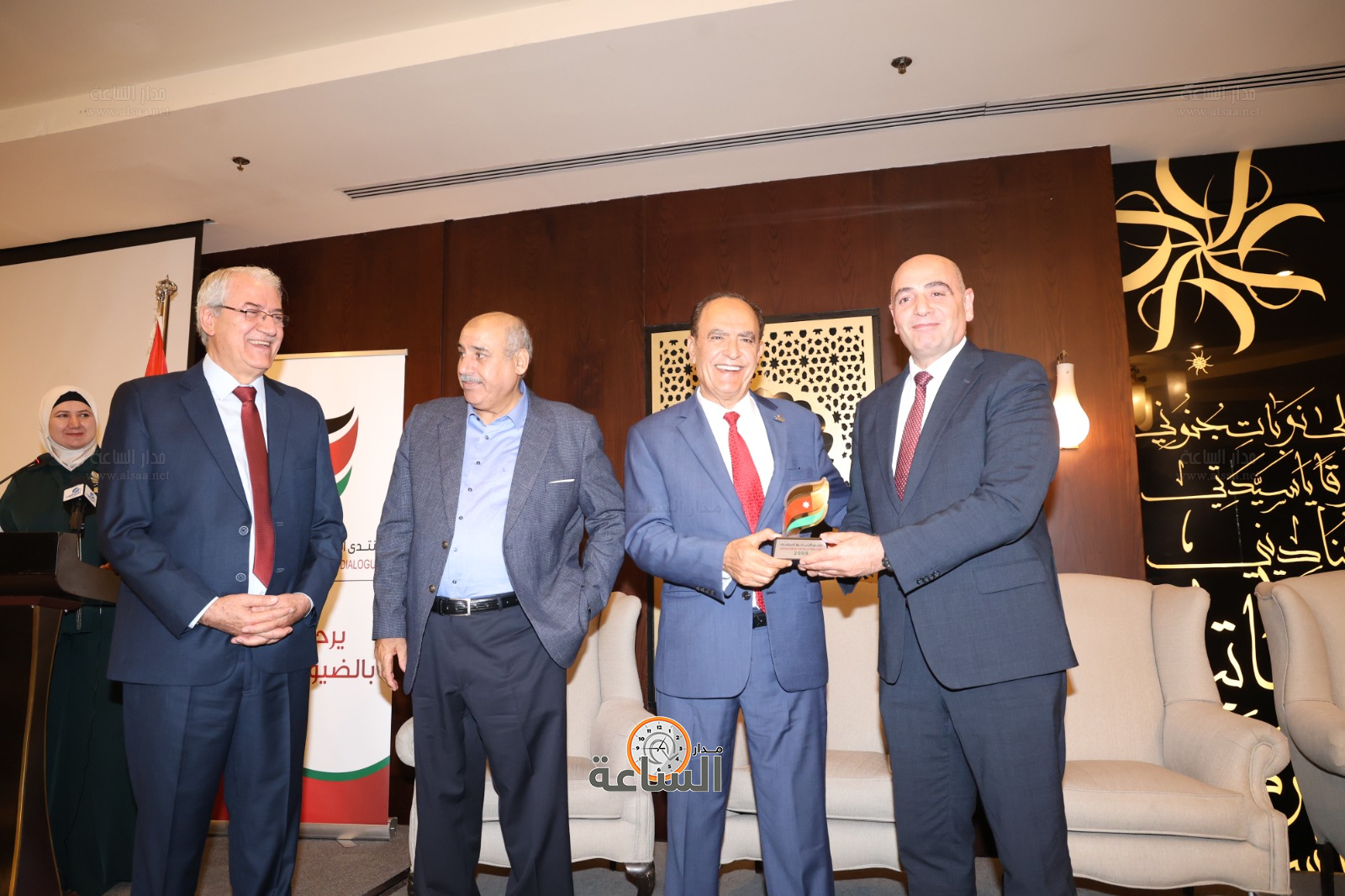 Madar Al-Saa Images 0.4095969846775941