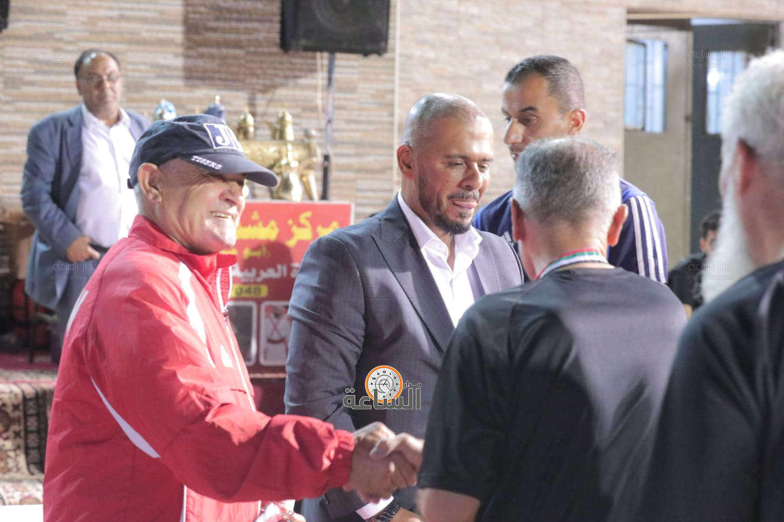 Madar Al-Saa Images 0.5806380381450986