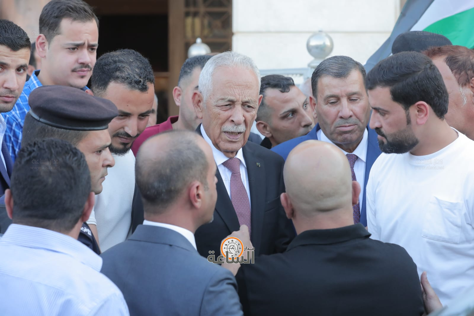 Madar Al-Saa Images 0.35746548696583447