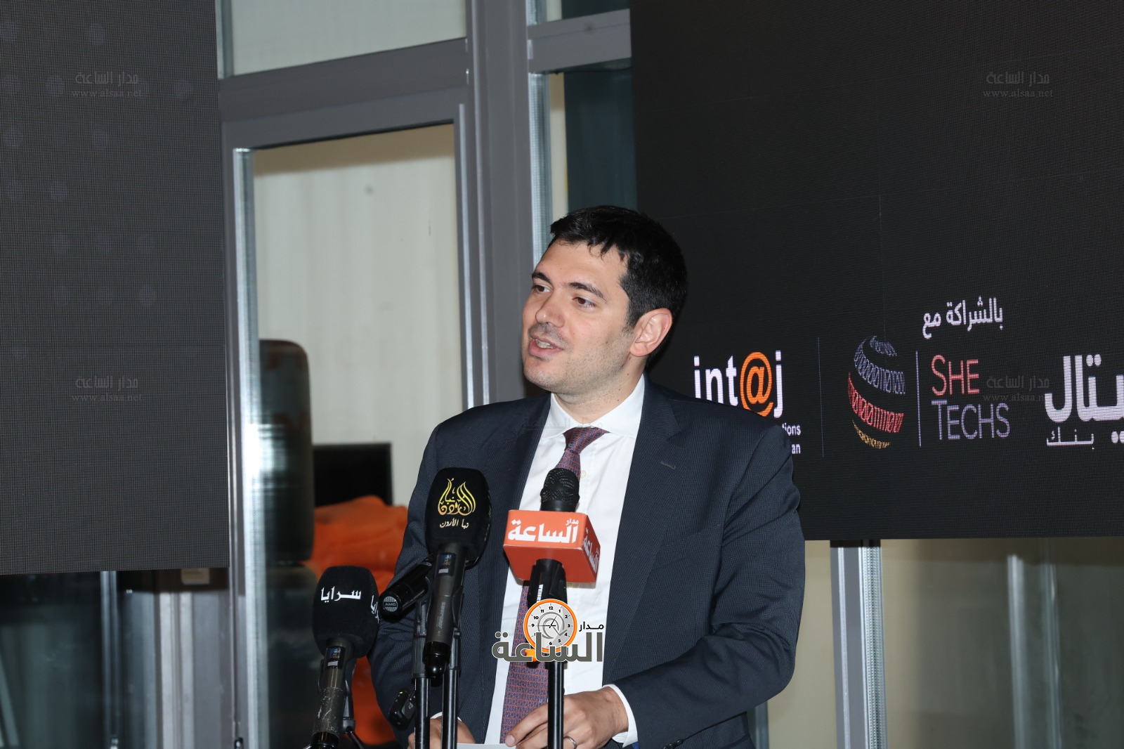 Madar Al-Saa Images 0.3356629850326226