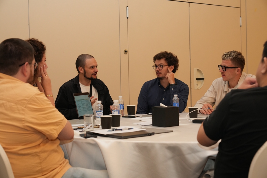 Madar Al-Saa Images 0.49440676600047007