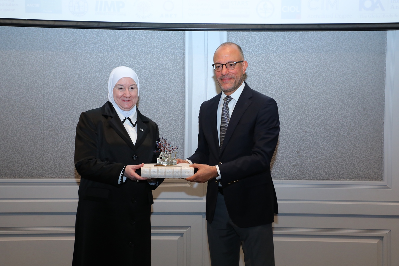 Madar Al-Saa Images 0.021922978125862747