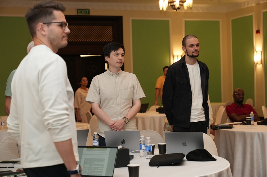 Madar Al-Saa Images 0.3590838859285498