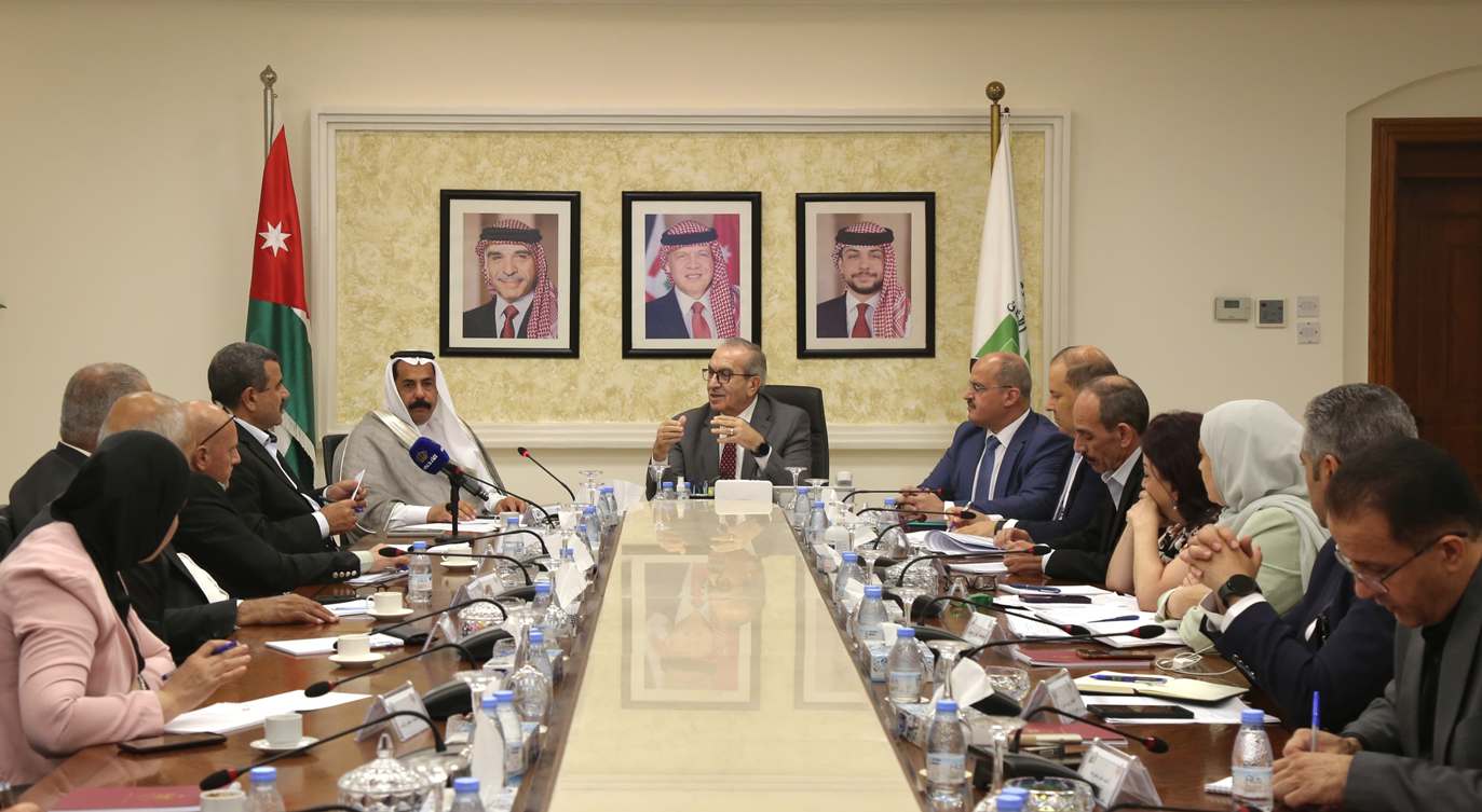 Madar Al-Saa Images 0.13295507680107188