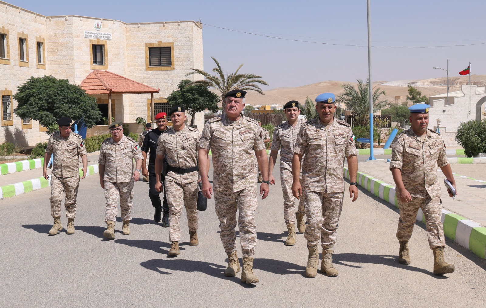 Madar Al-Saa Images 0.8527355511858034