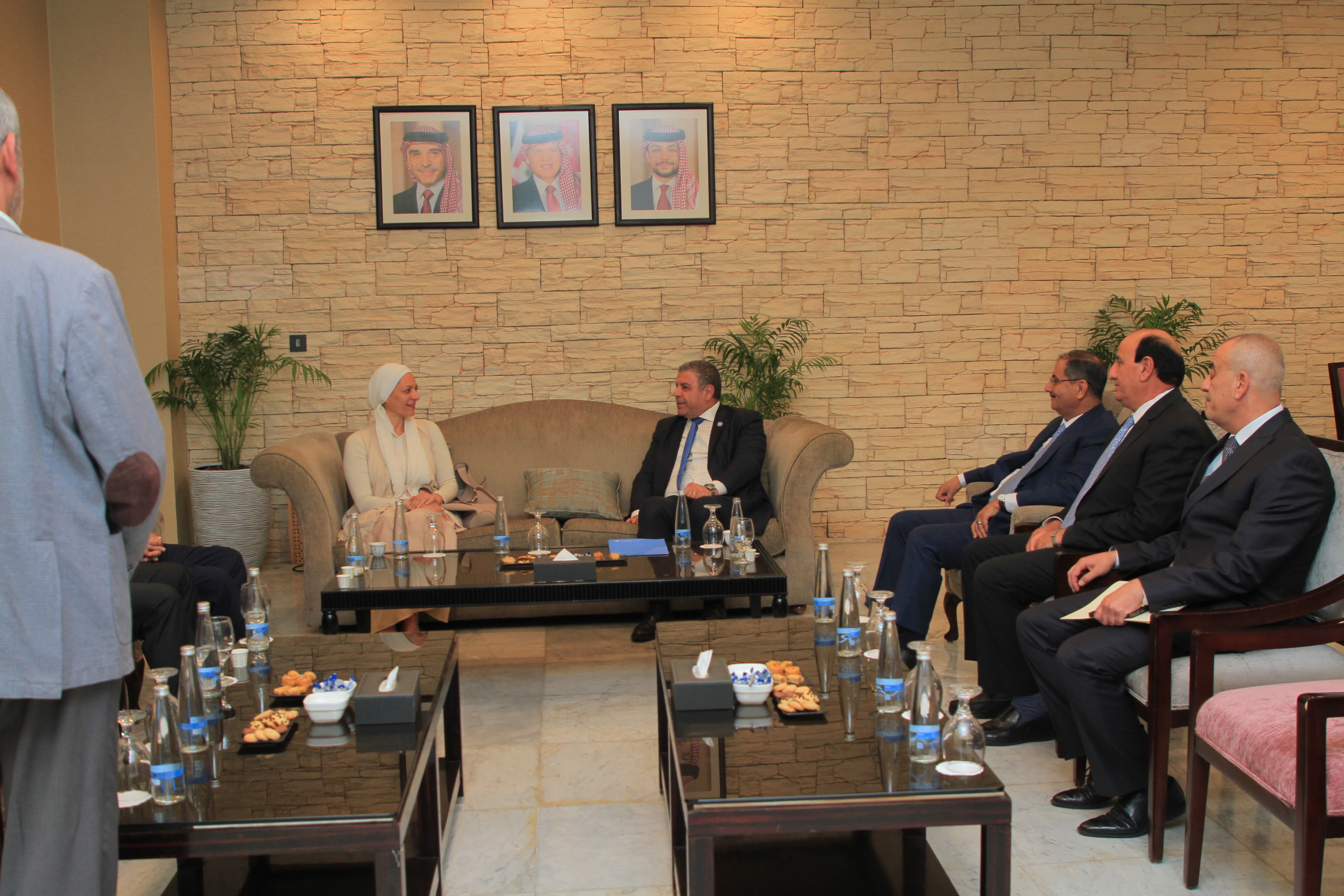 Madar Al-Saa Images 0.5581613898033857