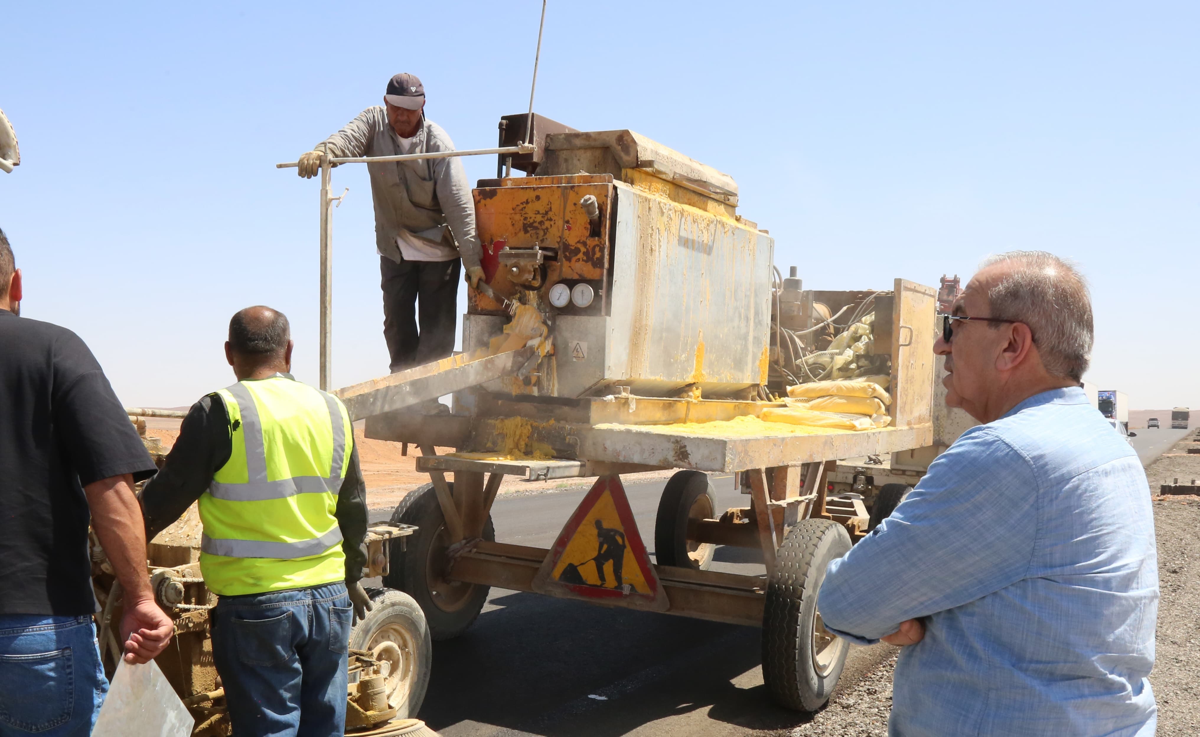 Madar Al-Saa Images 0.3588904358123395