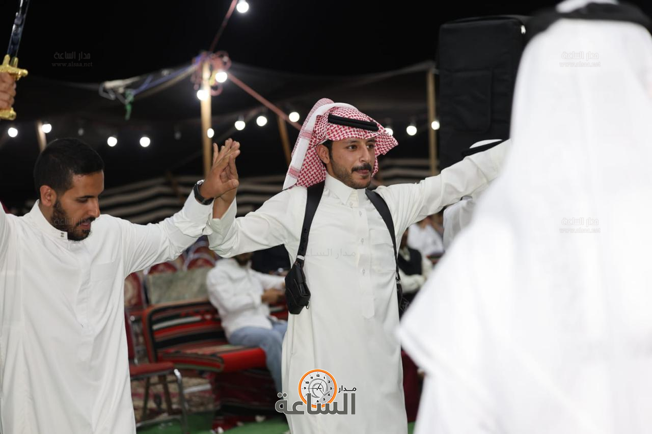 Madar Al-Saa Images 0.8773411197625061