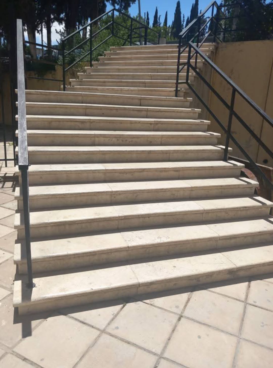 Madar Al-Saa Images 0.9846303693460063