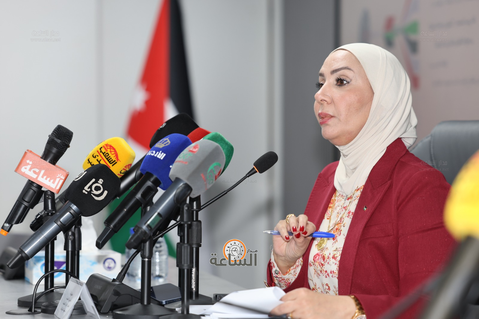 Madar Al-Saa Images 0.03531447361557161